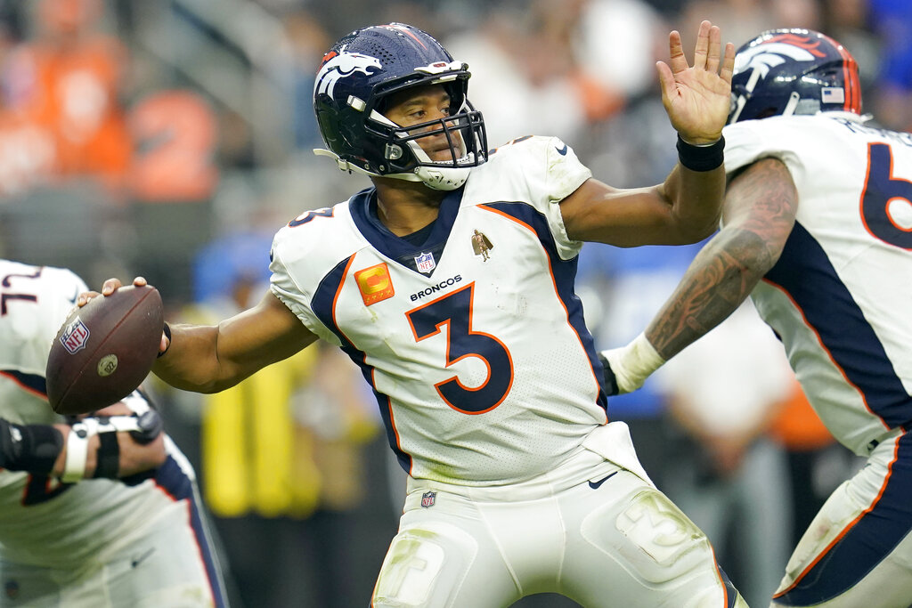Broncos Raiders Football