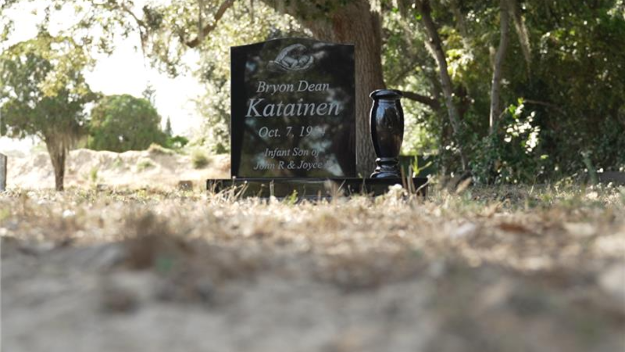 baby Bryon Dean headstone.png