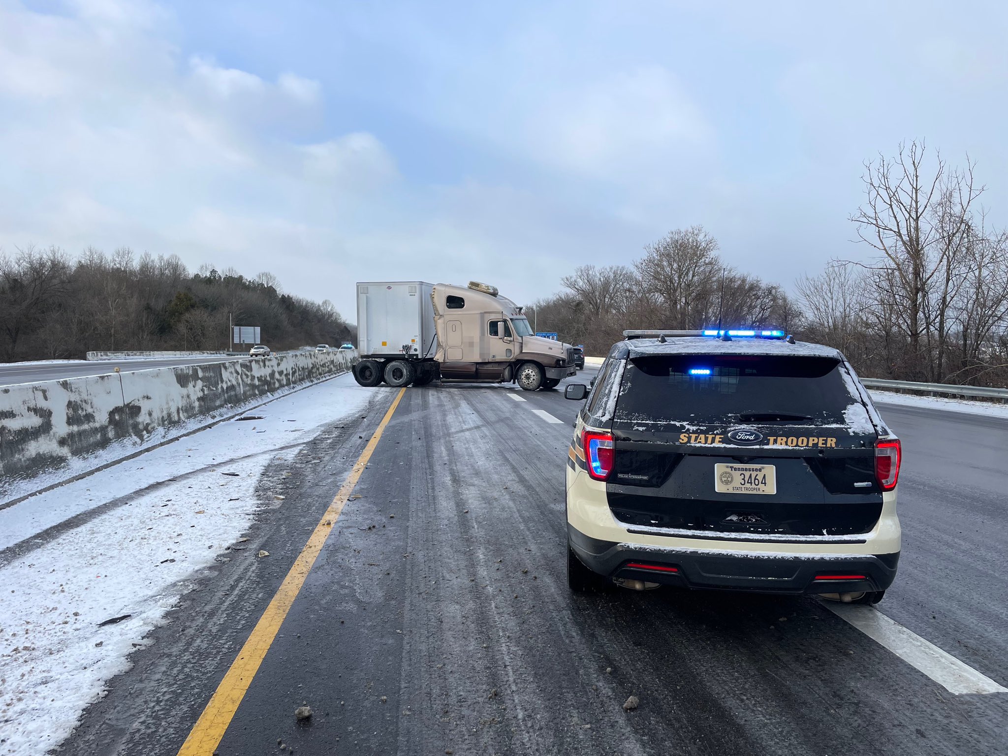 jack knife semi.jfif