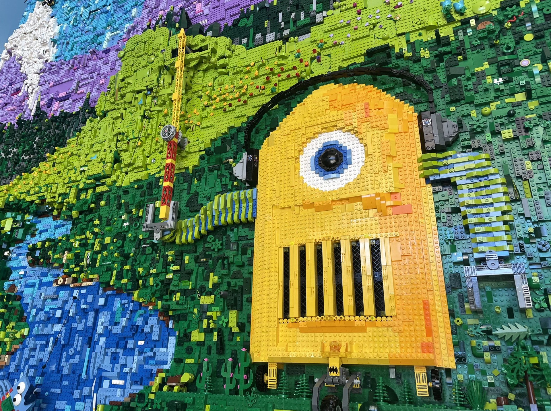 Little bricks, big picture: Over 75 people make LEGO mural - Vimarsana News