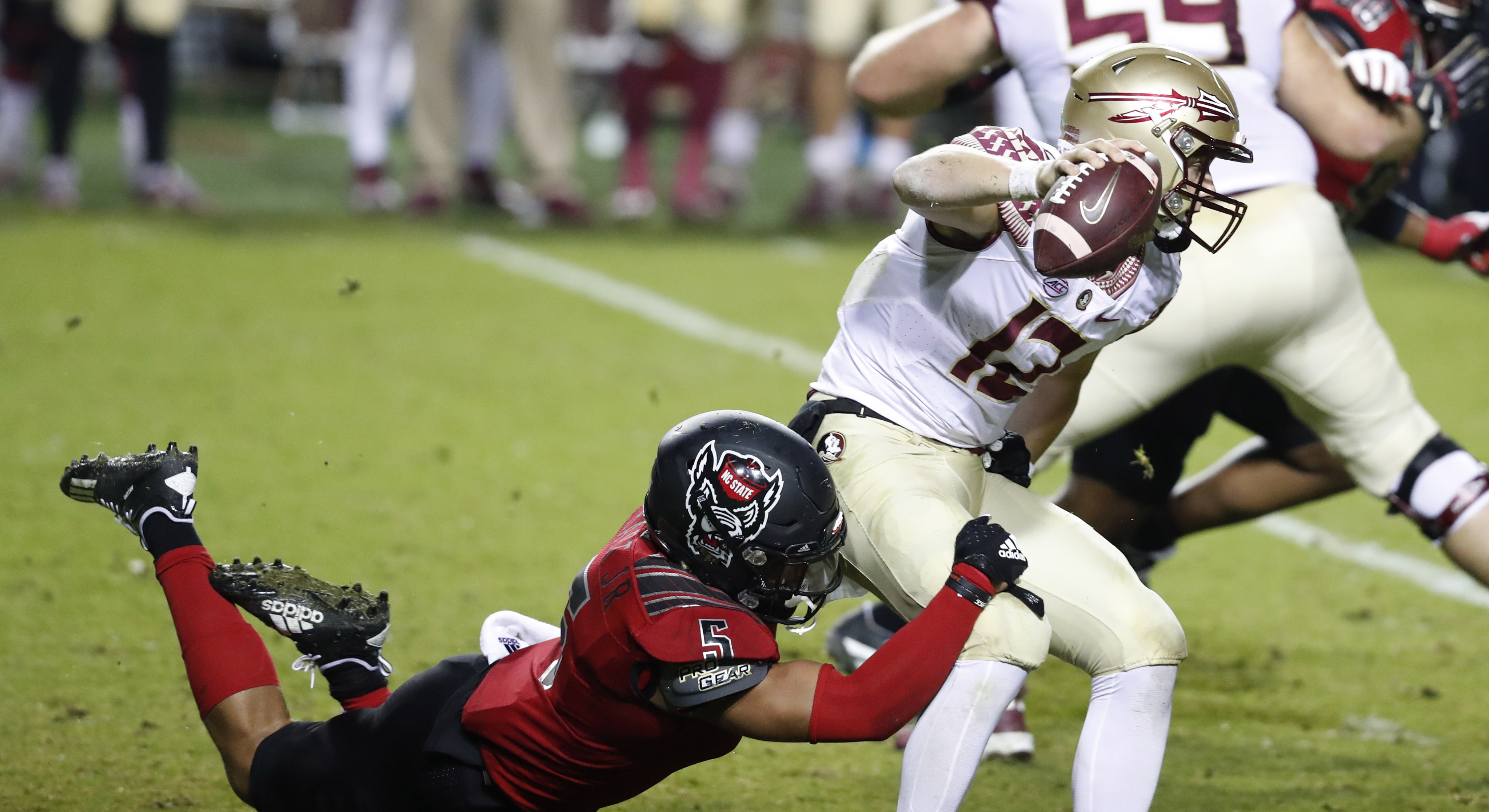 North Carolina State Wolfpack linebacker C.J. Hart Jr. sacks Florida State Seminoles QB Chubba Purdy in 2020