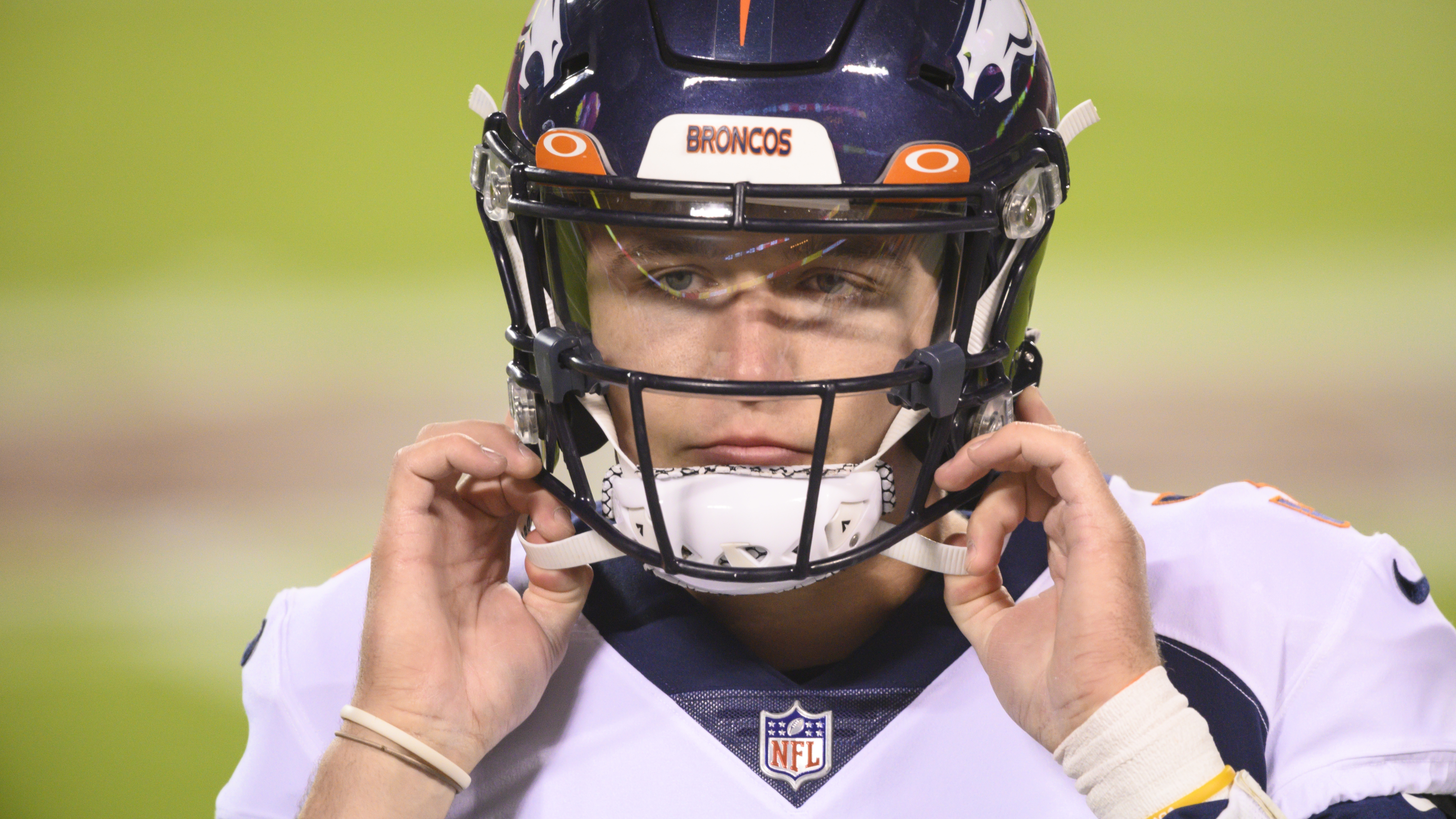 Broncos Chiefs Football