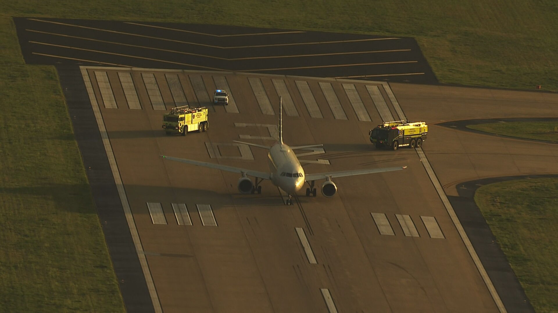 Stalled American Airlines Plane at BNA - 042522
