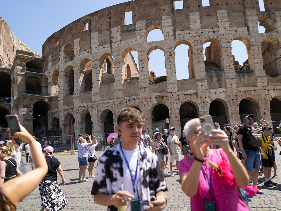 Italy Colosseum Vandals Rome
