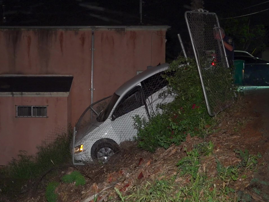 oak_park_fence_crash_052223.jpg