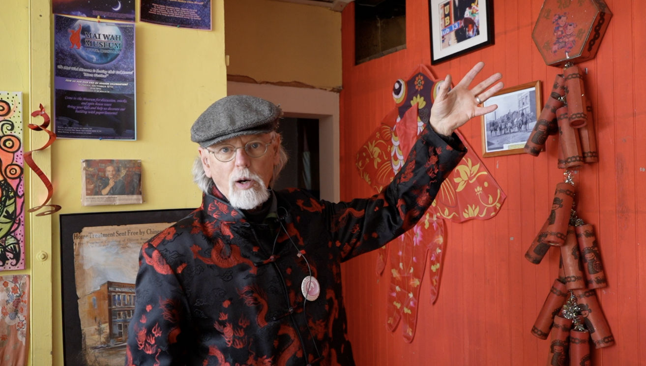 Pat Munday with the Mai Wah Society 