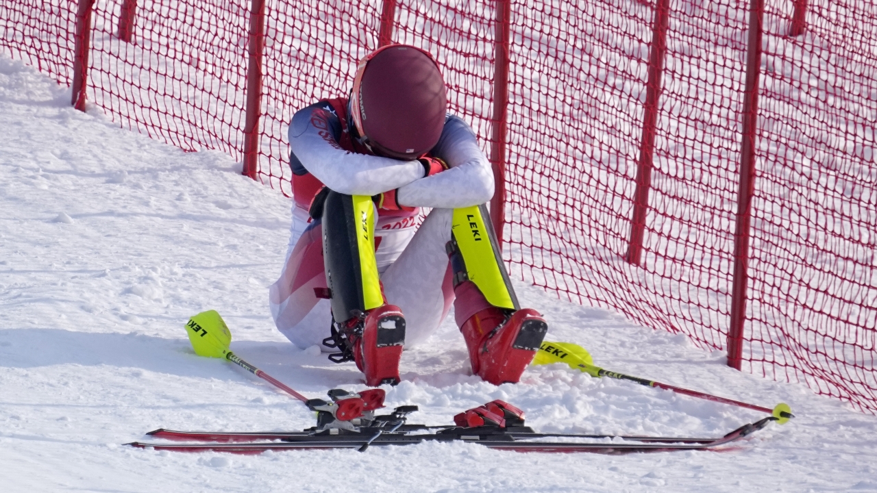 Mikaela Shiffrin sits on the side of the course after skiing out in the first run of the women's slalom