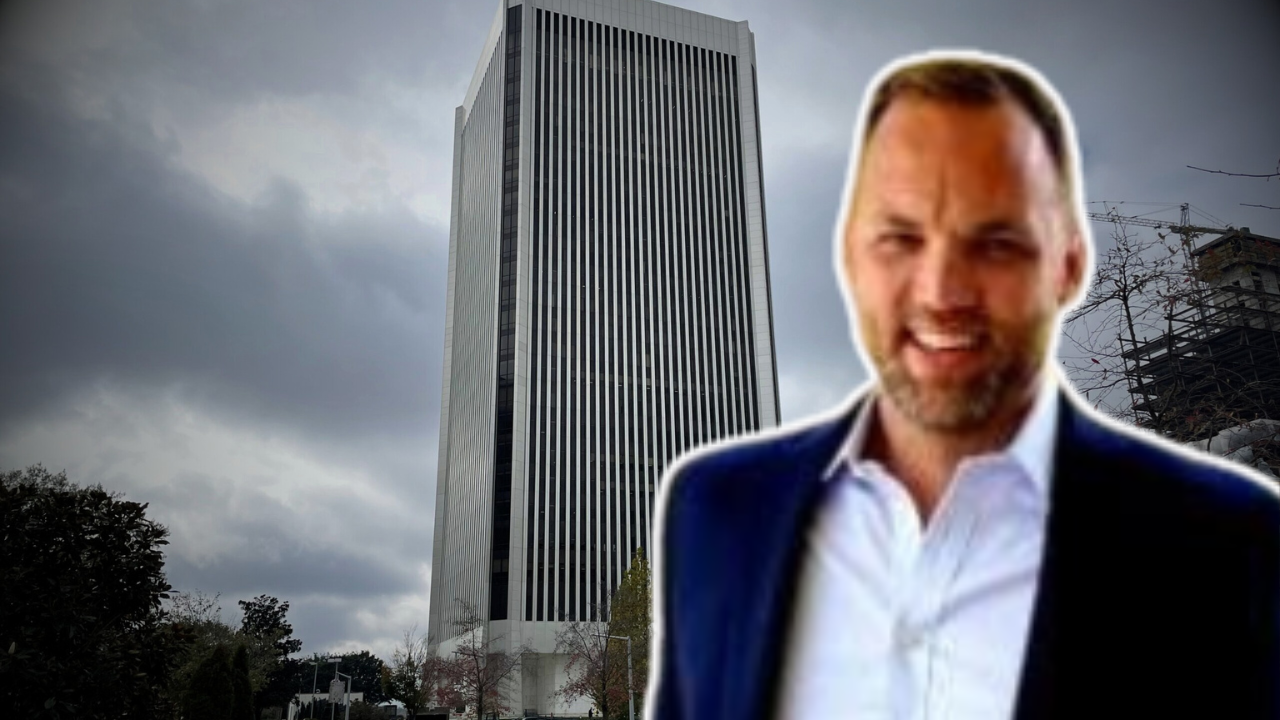 Robert Brian Thompson -  SCOTT THUMB.png