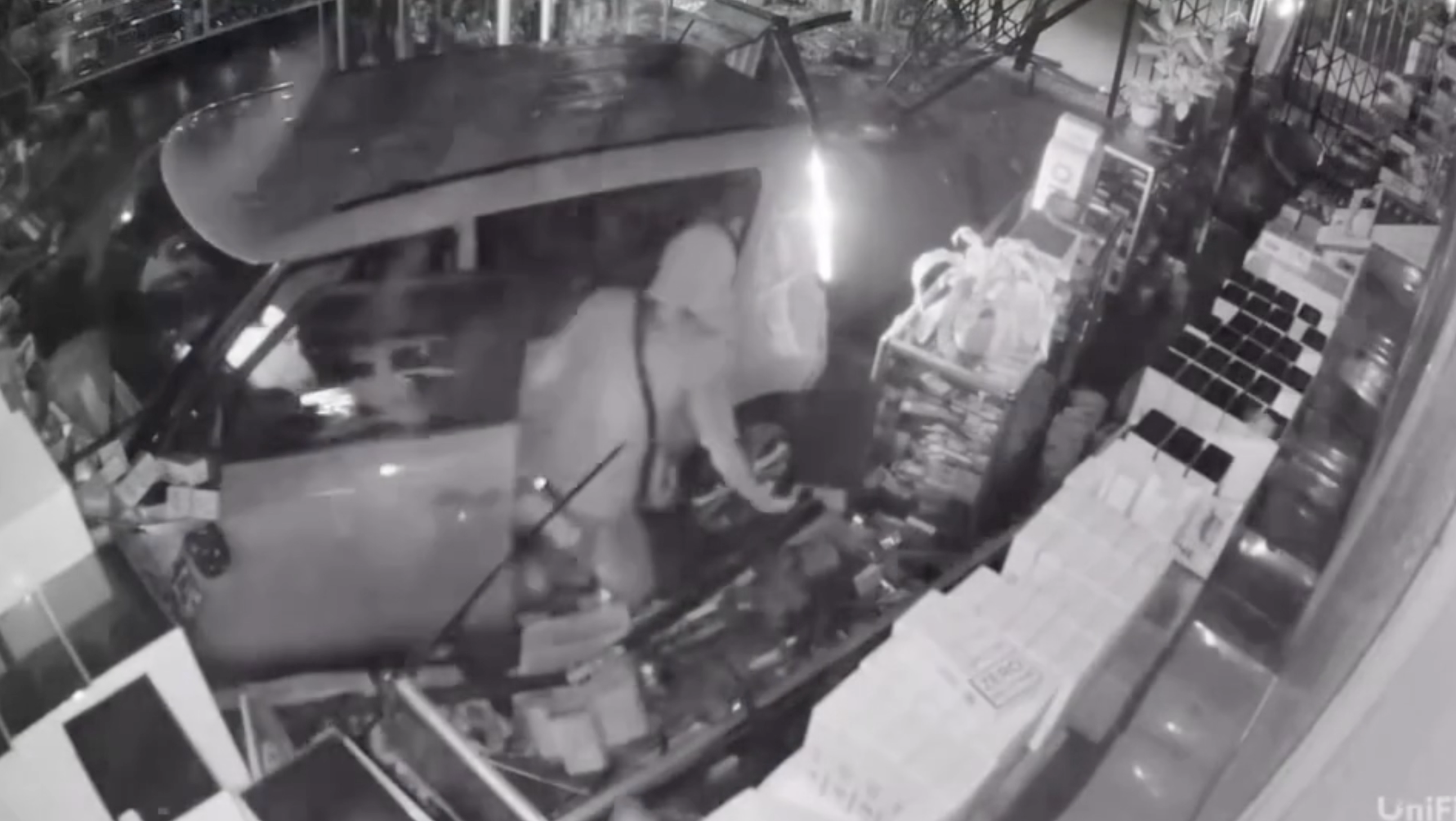 tempe teens arrested crashed into smoke shop