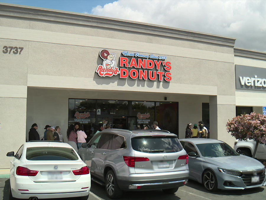 randys_donuts_san_diego.jpg