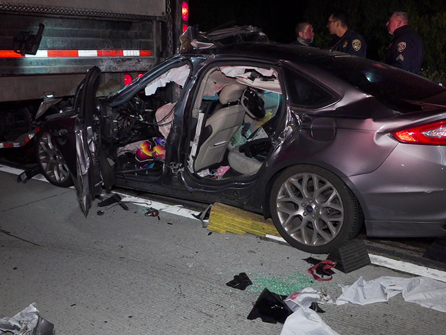 escondido_15_semi_car_crash2_042221.jpg