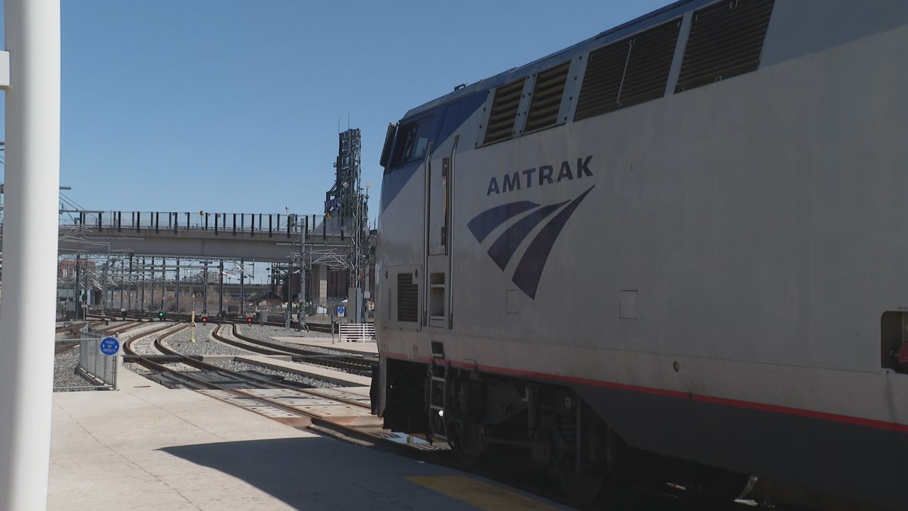 Amtrak engine.jpg