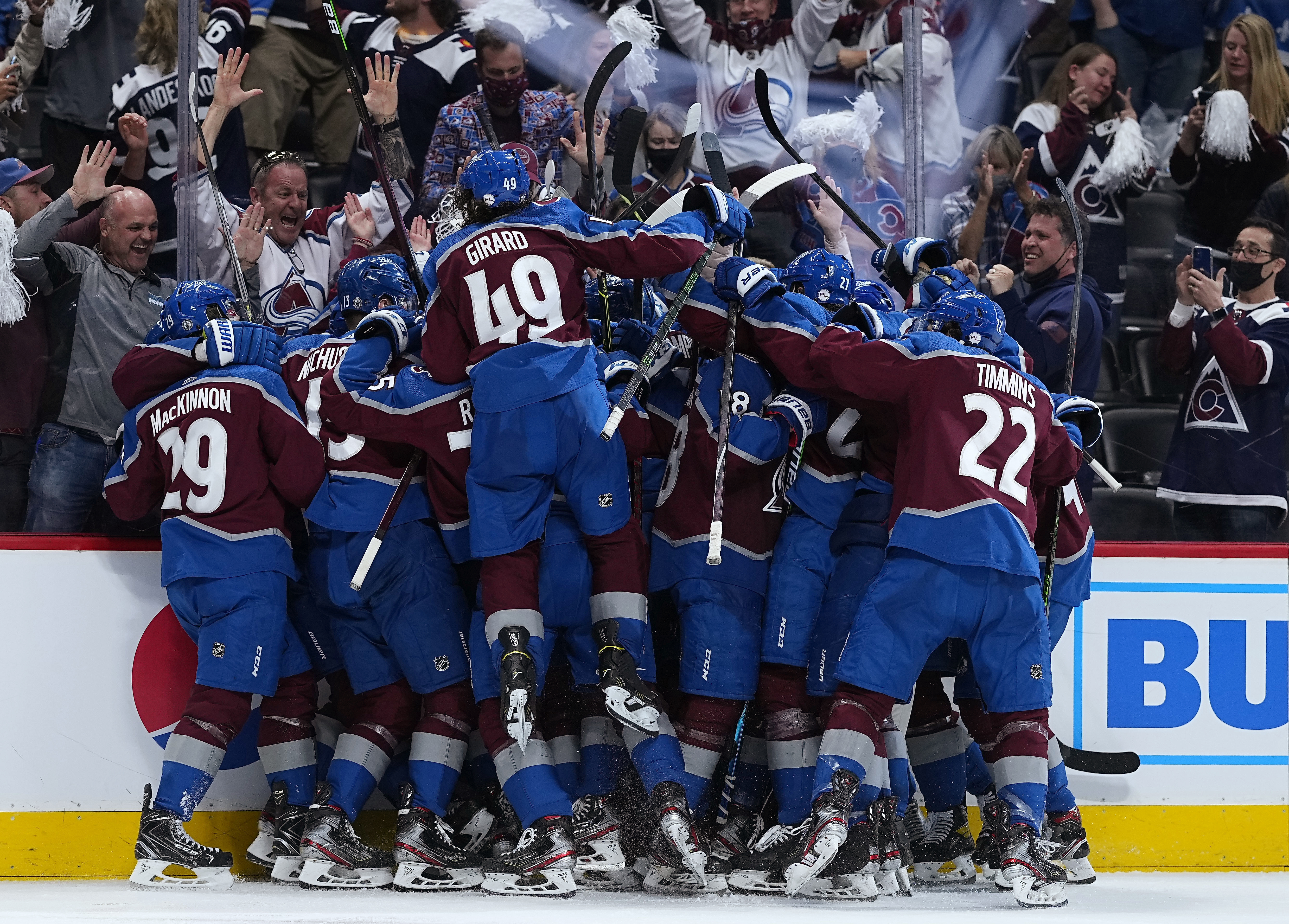 avalanche beat golden knights overtime
