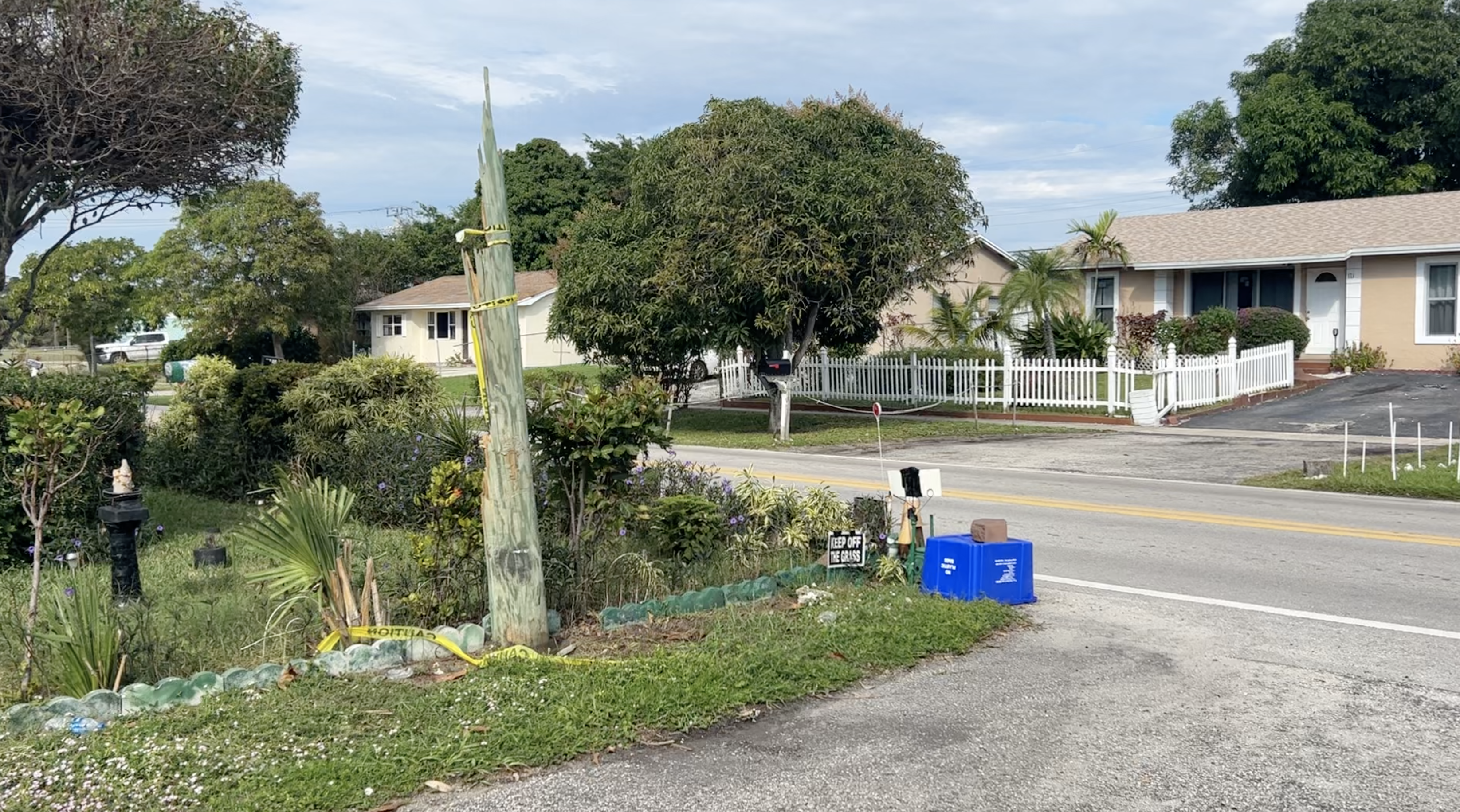 Light pole Boynton Beach FPL 11282023.png