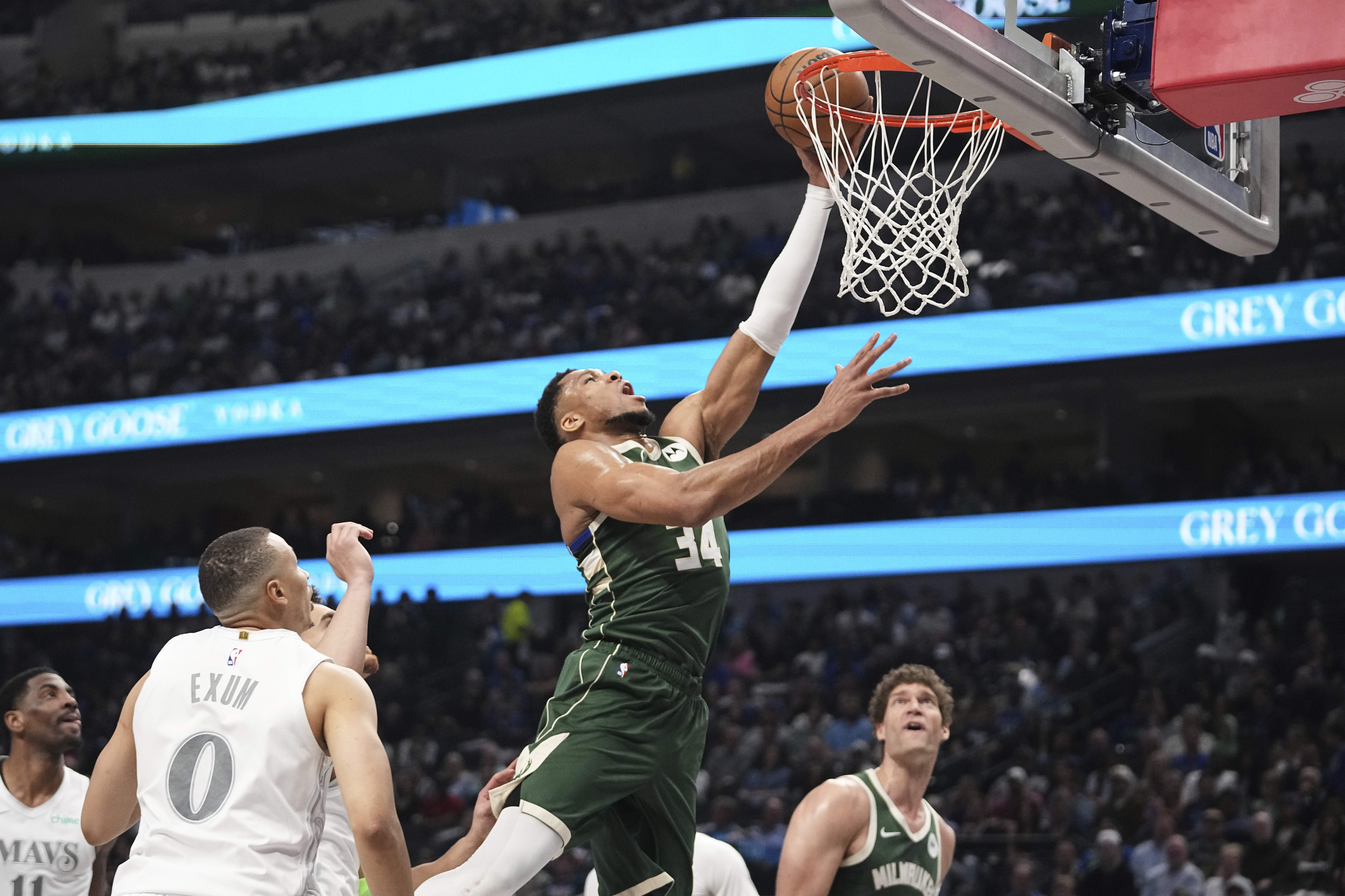 Bucks Mavericks Basketball