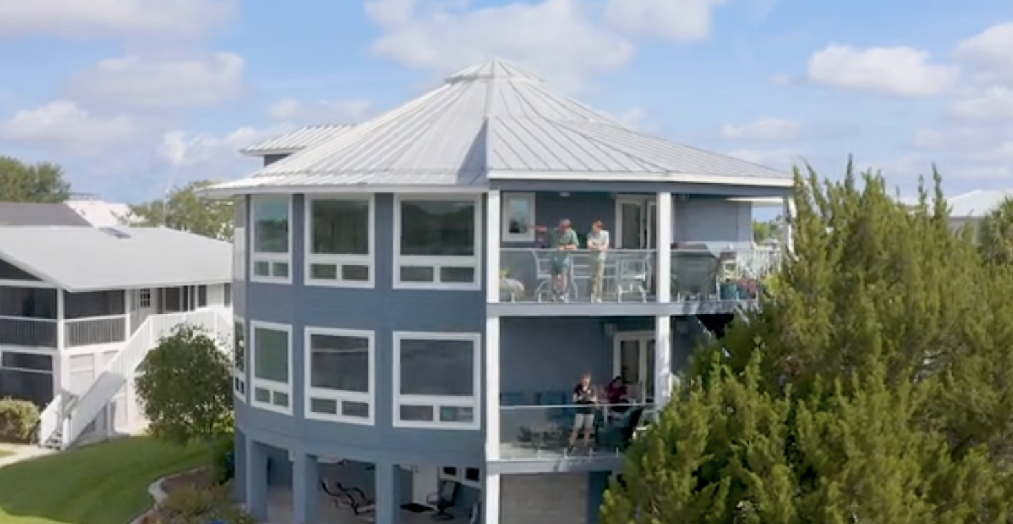 A house with an aerodynamic shape that is built to reduce wind pressure by 30%.