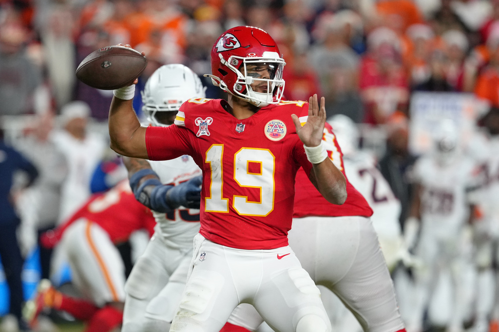 Broncos Chiefs Football