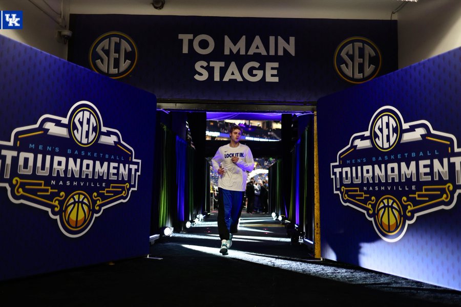 WILDCATS COME ON THE COURT AT SEC.jpg