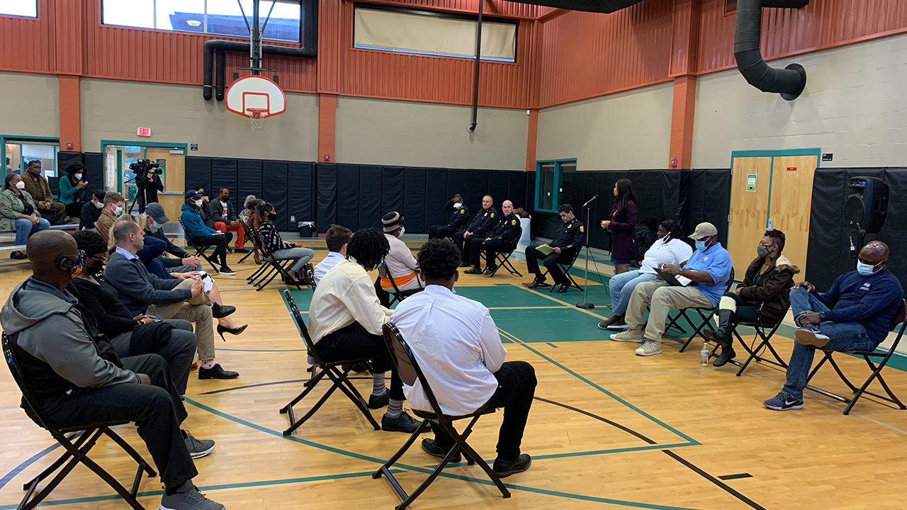 Tampa-Police-gun-violence-forum-WFTS-ROCHELLE.png