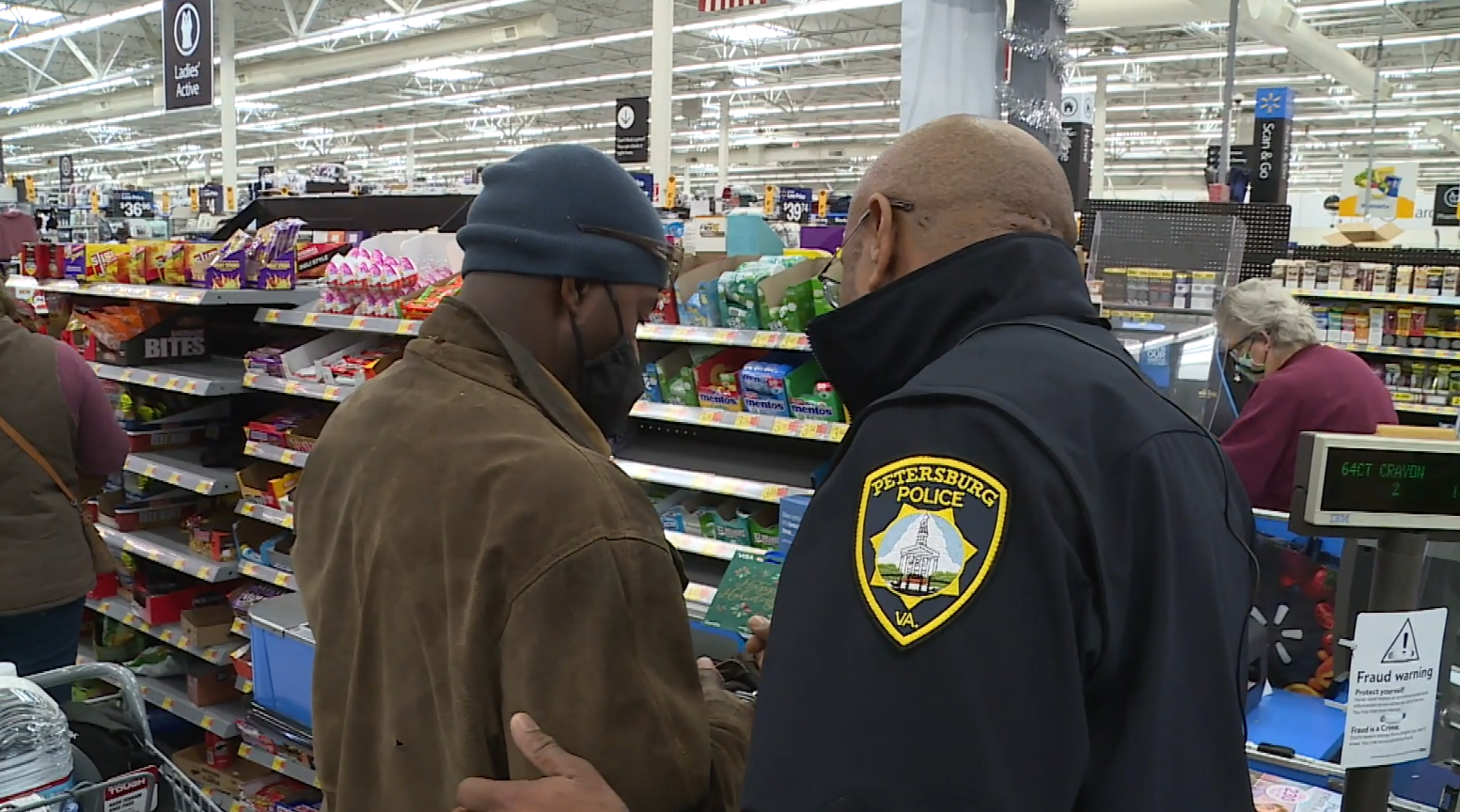 Petersburg officers pay Christmas gift back into the community 