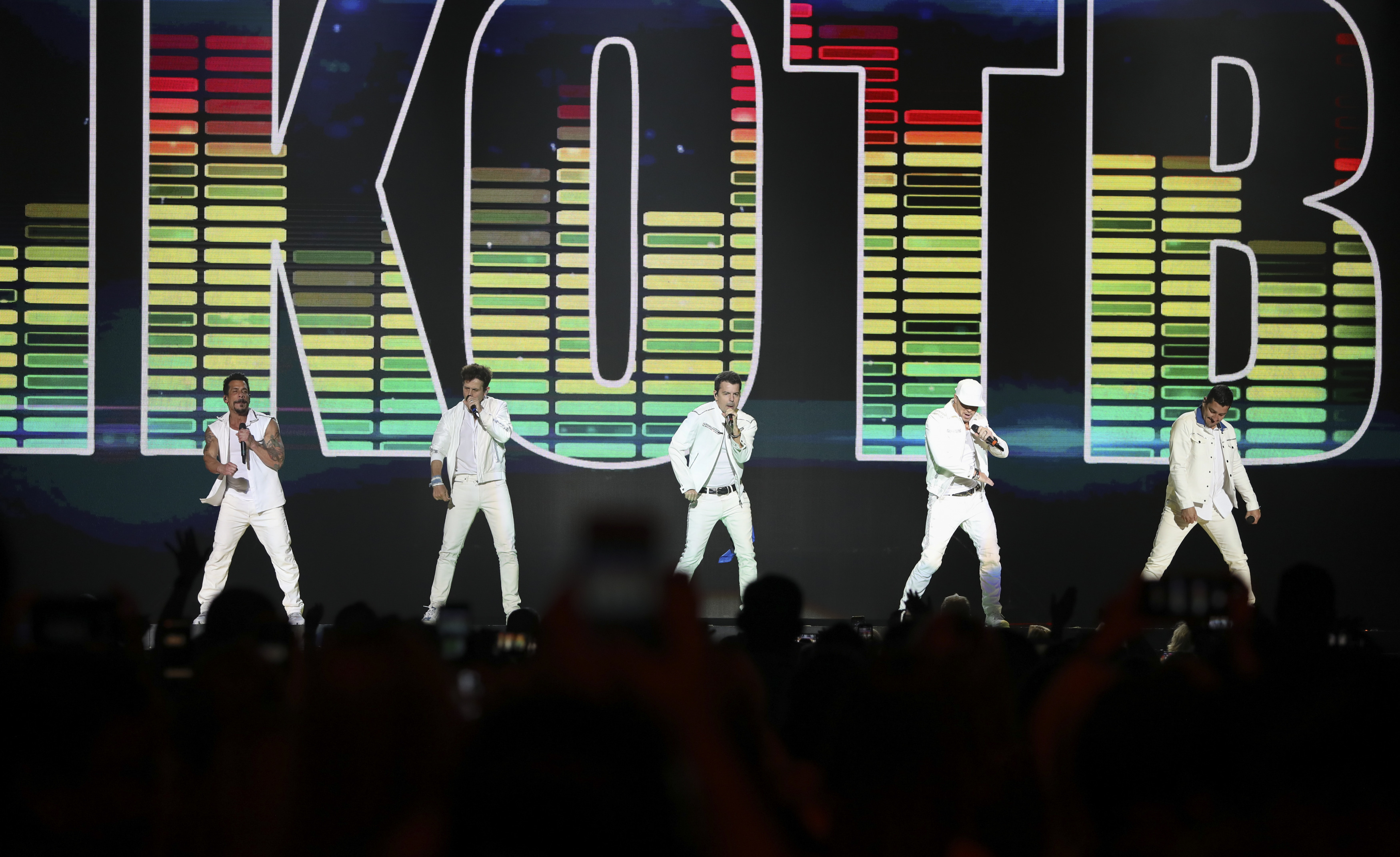 Jonathan Knight, Jordan Knight, Joey McIntyre, Donnie Wahlberg, Danny Wood