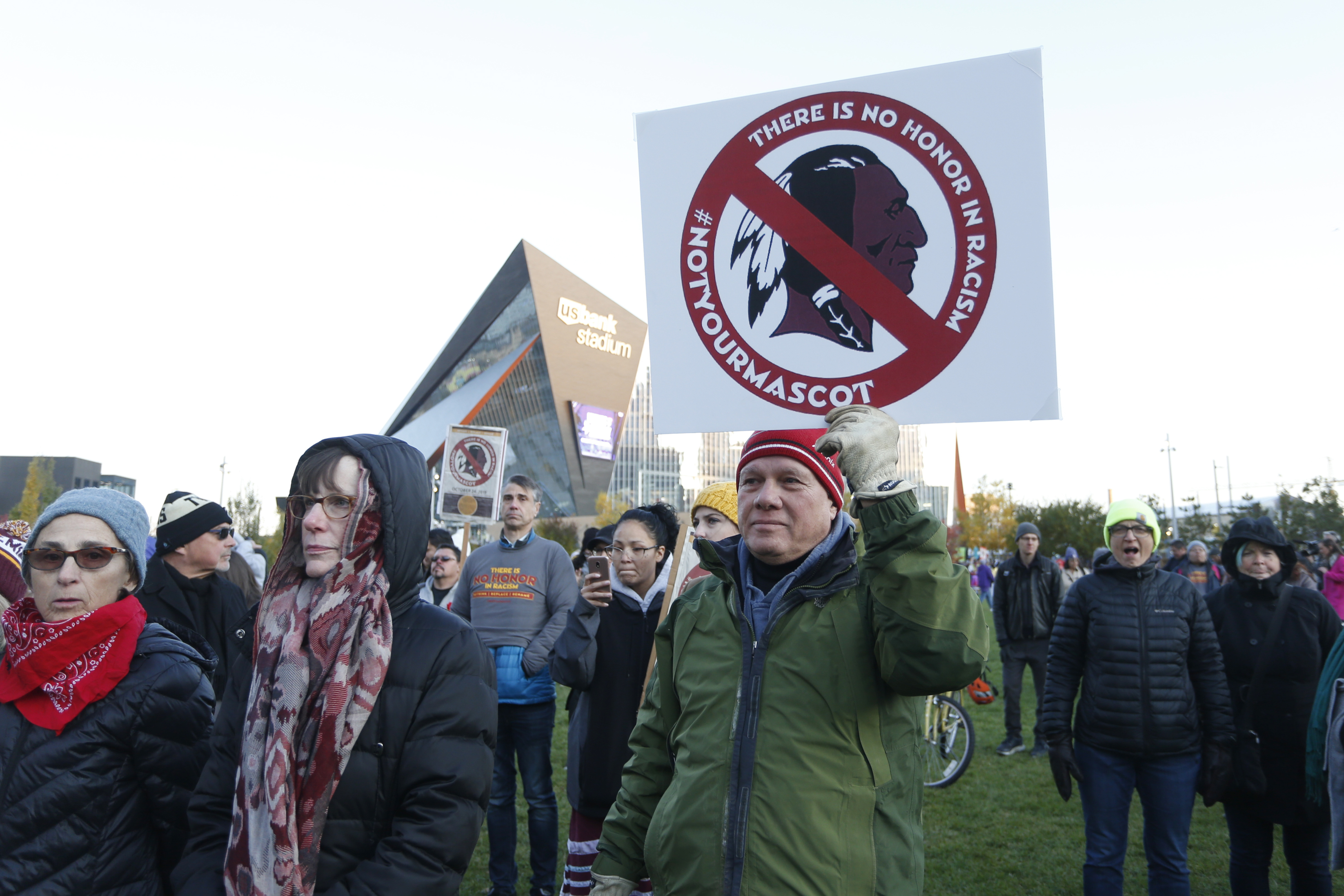 Native American groups ask NFL to force Redskins name change