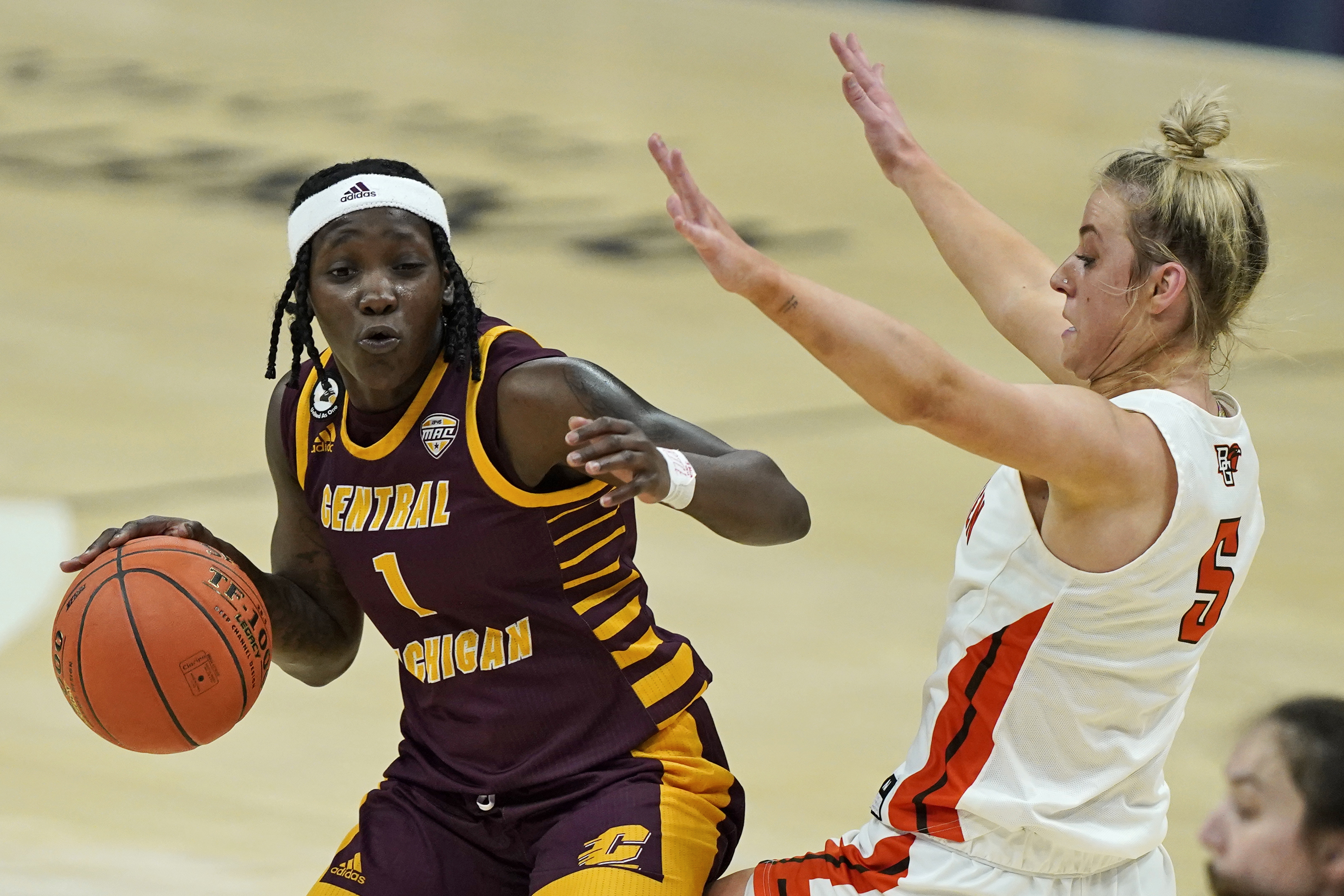 Elissa Brett, Micaela Kelly Central Michigan Bowling Green Basketball