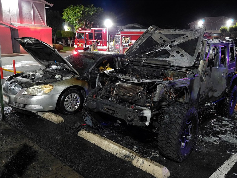 paradise_hills_vehicle_fires_081122.jpg