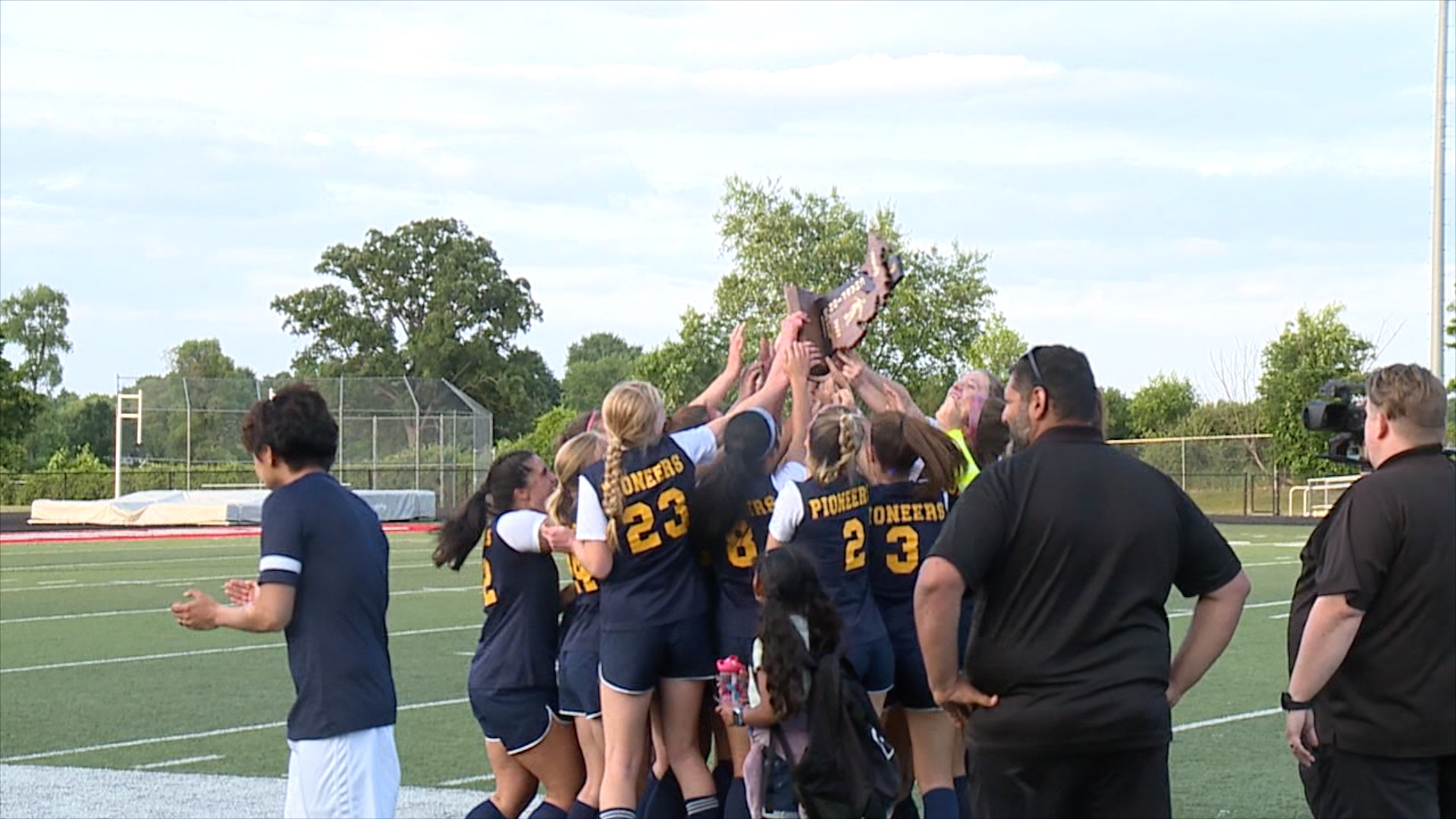 East Grand Rapids celebrates regional championship