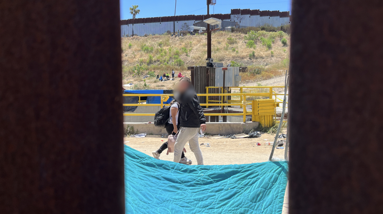 Migrants gather near San Ysidro border.jpg