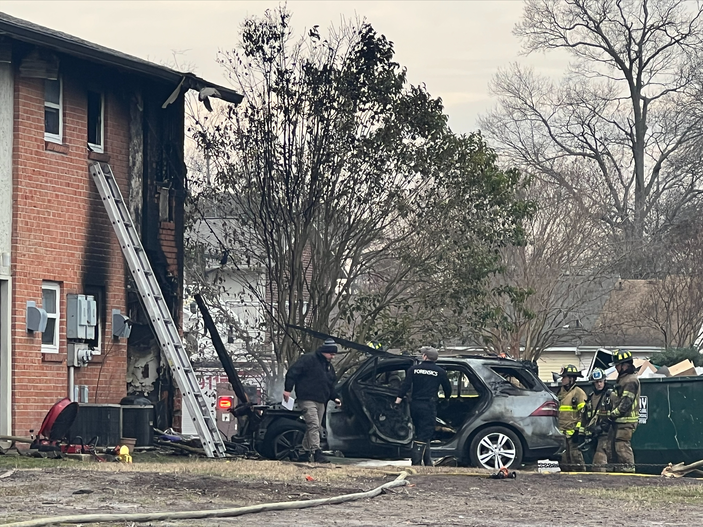 Driver dead after crashing into Virginia Beach apartment building: Police