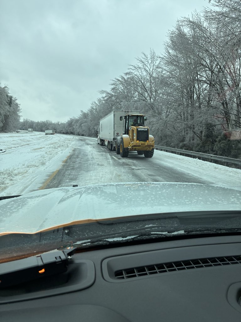 I-40 closed in both directions in Humphreys County