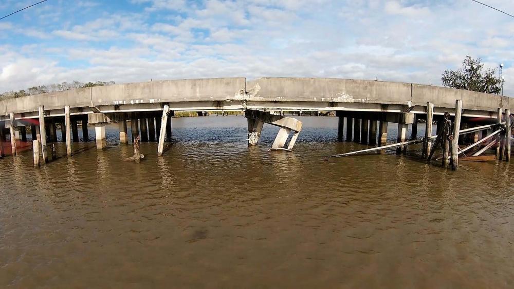 Bayou Ramos bridge damage.jpg
