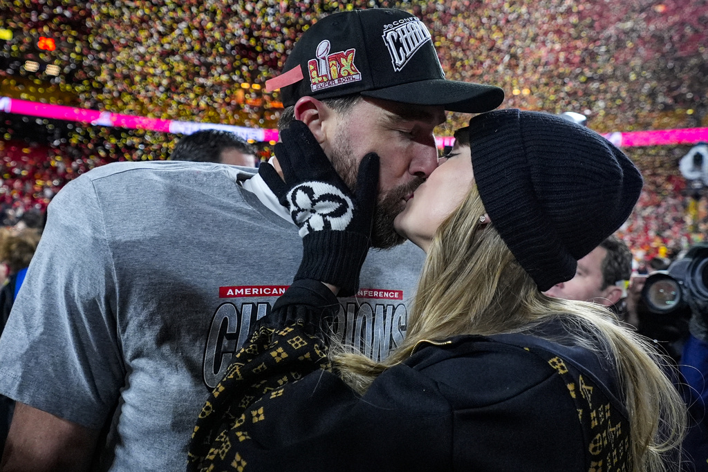 Kansas City Chiefs tight end Travis Kelce and Taylor Swift kiss after the AFC Championship NFL football game against the Buffalo Bills, Sunday, Jan. 26, 2025, in Kansas City, Mo.
