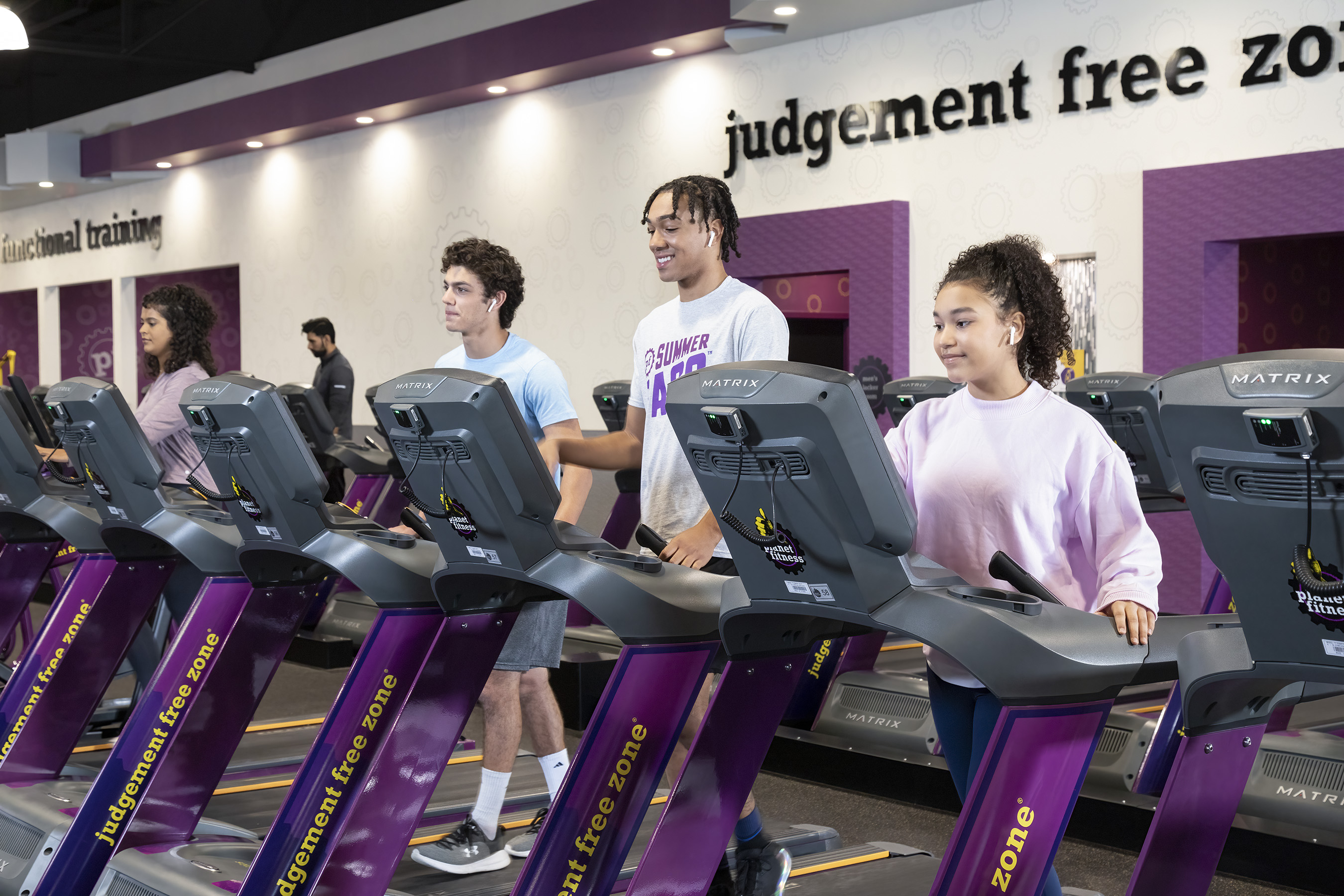 Photo_Planet Fitness High School Summer Pass_Courtesy of Planet Fitness 1.jpg