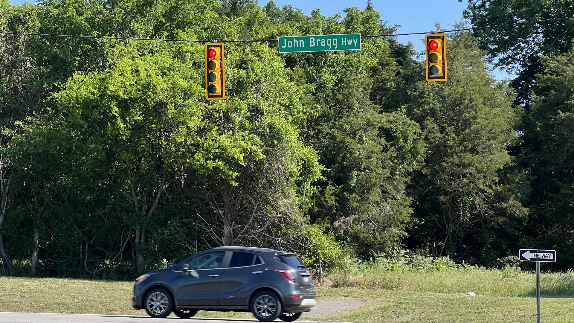 John Bragg Hwy Traffic Signal_01.jpg