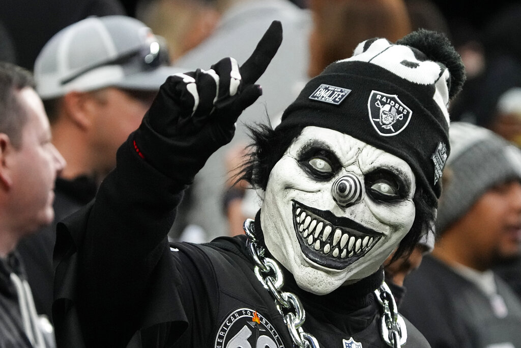 Broncos Raiders Football