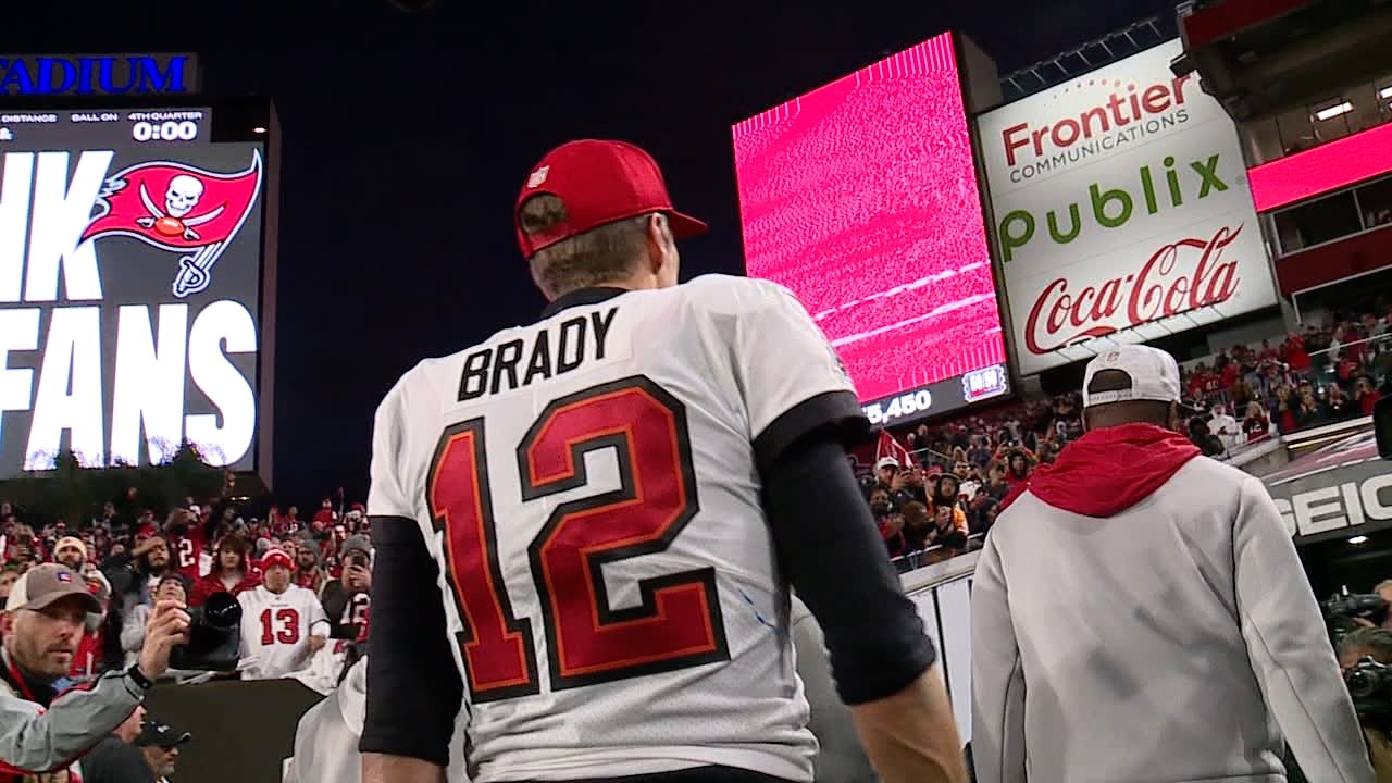 Tom Brady leaves the field on 1/23/2022