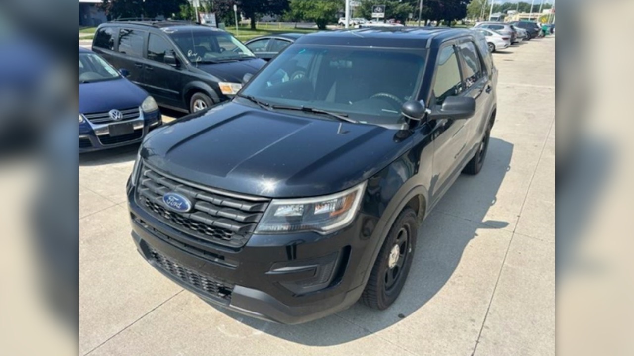 retired police cruiser up for auction.jpg