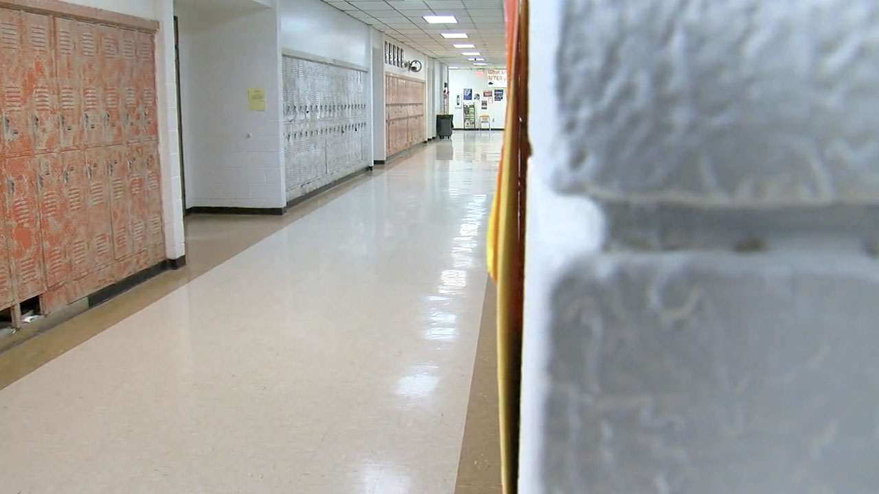 school-hallway-WFTS-WENDI.jpg