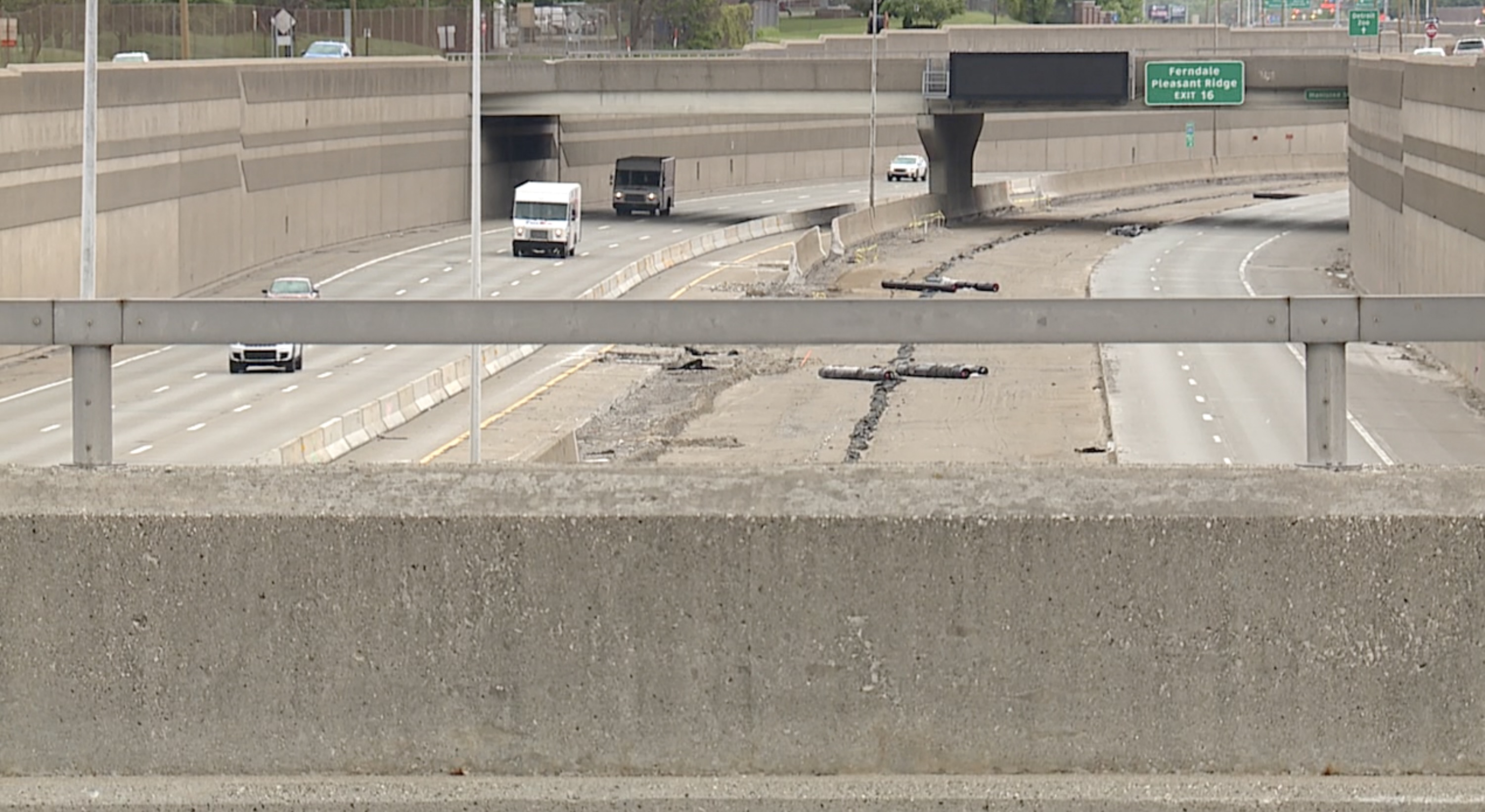I-696 westbound reopens ahead of schedule