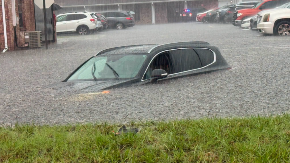 2 rescued after being trapped in car stuck in retention pond in Spring Hill: HCFR