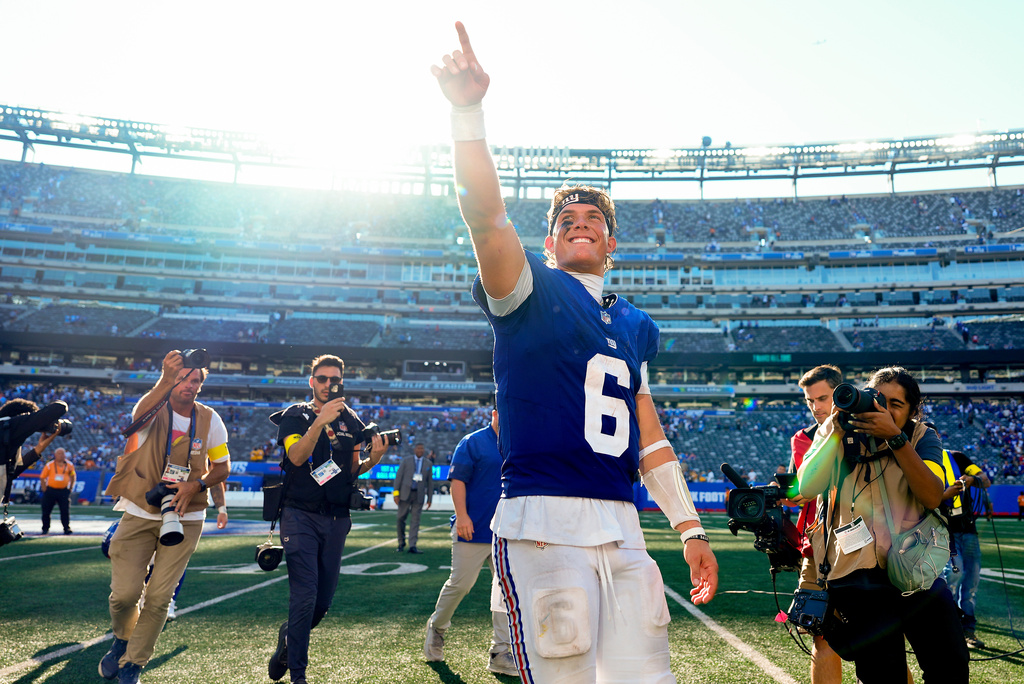 Chargers Giants Football