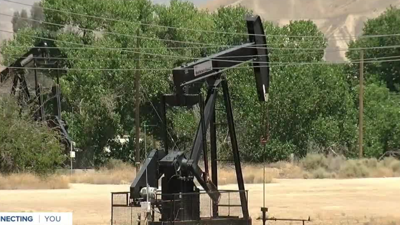 Oil Derrick in Bakersfield