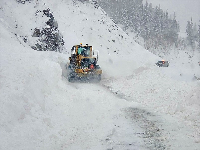 us550-red-mountain-snow-avalanche.jpeg