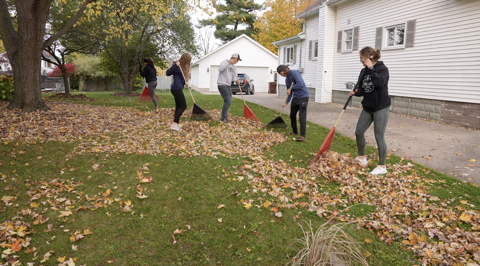 St. Johns Rake N Run volunteers