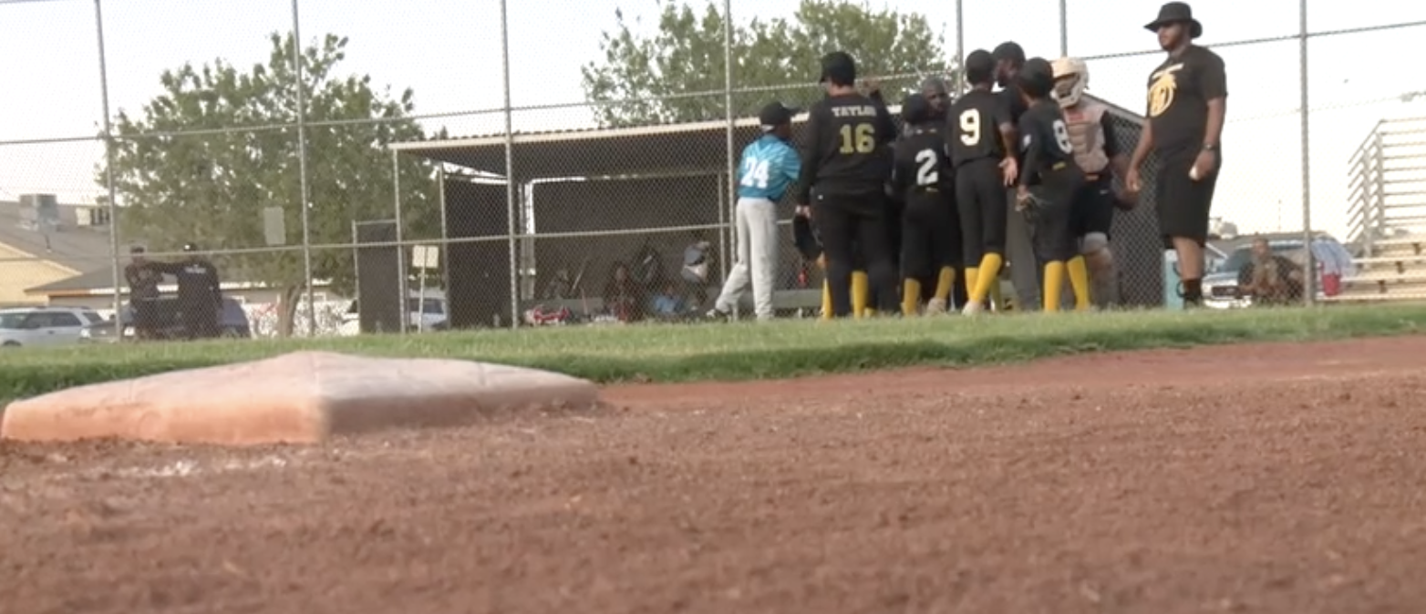 DARK KNIGHTS YOUTH BASEBALL CLUB TEAM