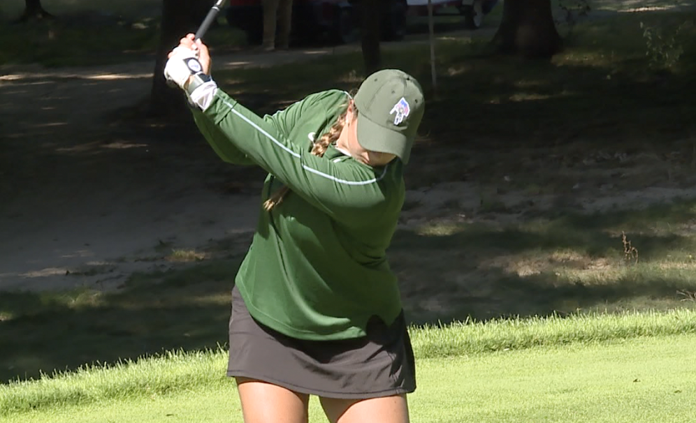Paula Balanzategui tees off at American Dunes