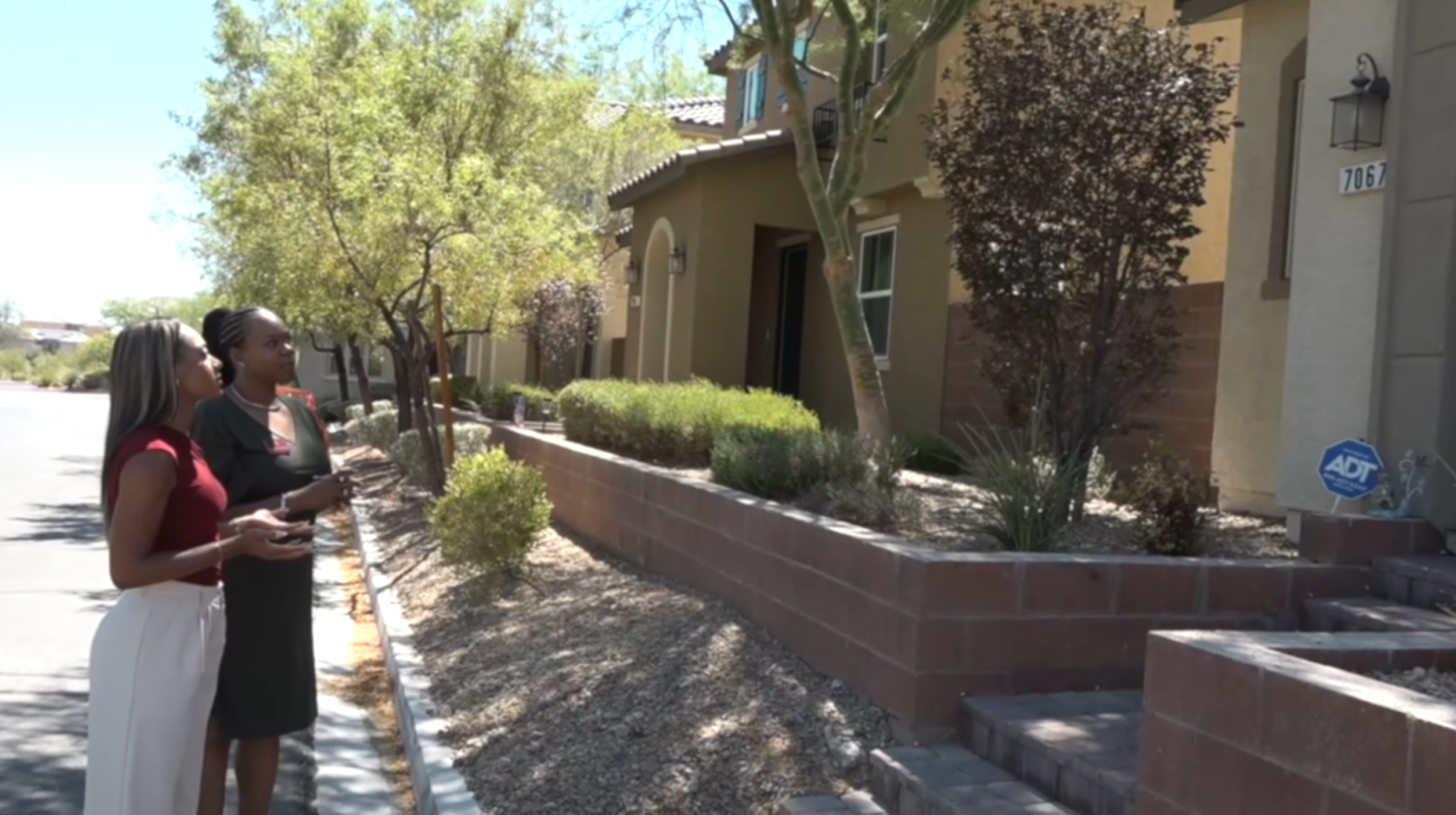 Mountain's Edge homeowner questions HOA after receiving notice to repaint her home