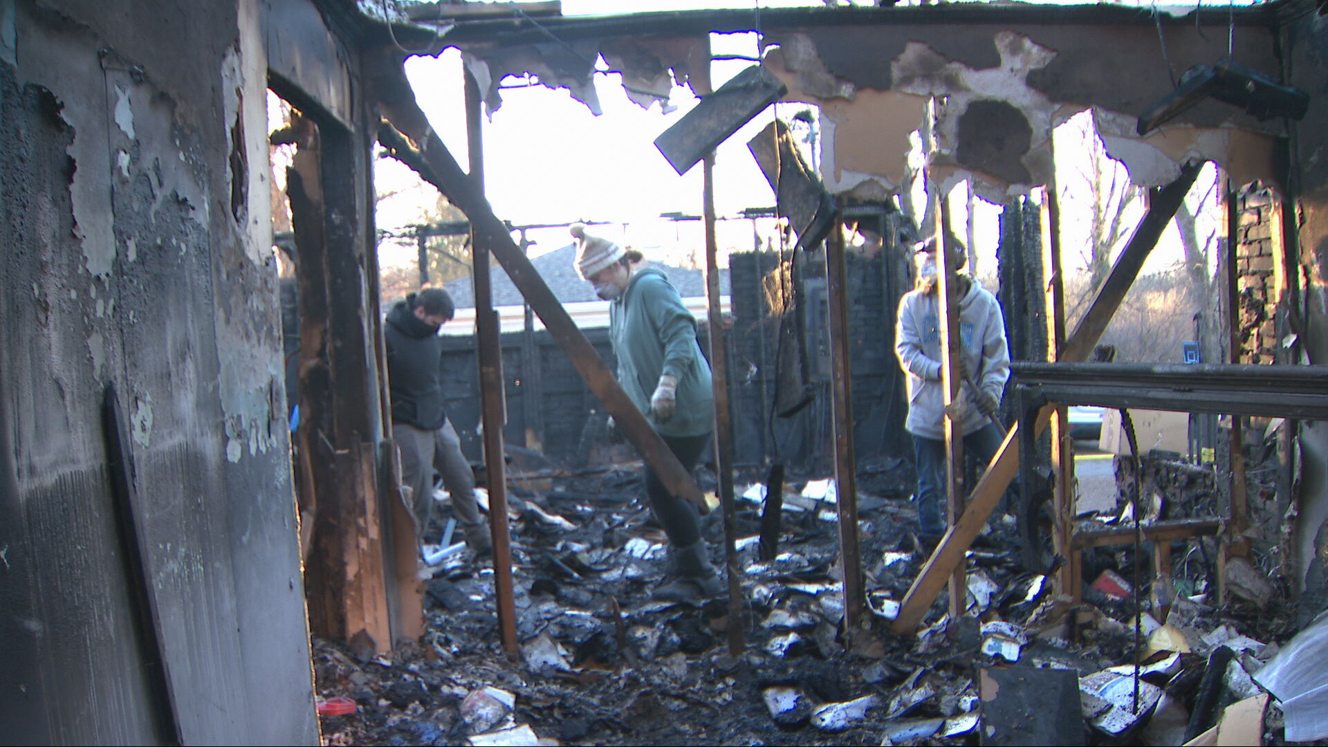 House destroyed in fire during winter storm_frame_68493.jpeg
